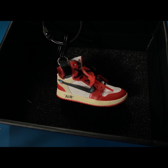 AirPod Pro Case - Picture 3 of 7